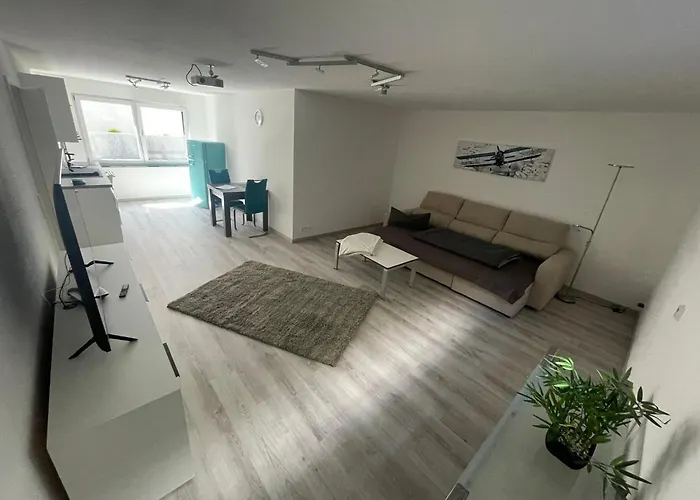 Moderne Souterrain Wohnung In Zentraler Lage