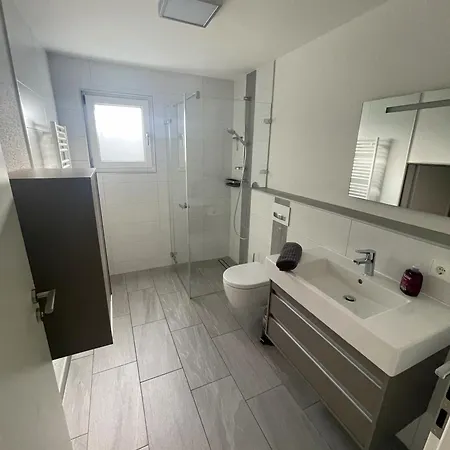 Moderne Souterrain Wohnung In Zentraler Lage Фильдерштадт Экстерьер фото